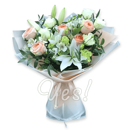 Bouquet of roses, lilies and lisianthus