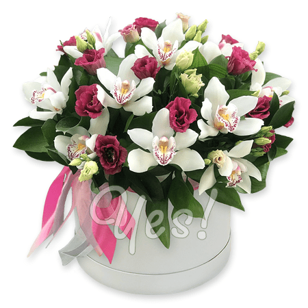 Orquídeas con rosas en una caja