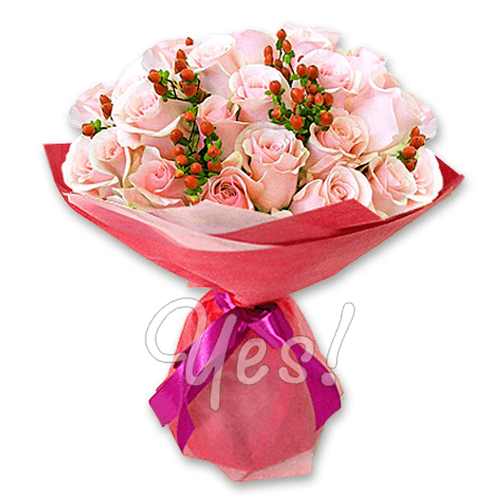 Bouquet de roses avec hypericum